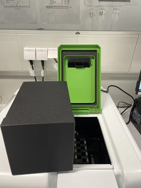 Nắp mở rộng cho cuvette cổ dài trên máy UV/Vis PerkinElmer Lambda 365 - Image 1