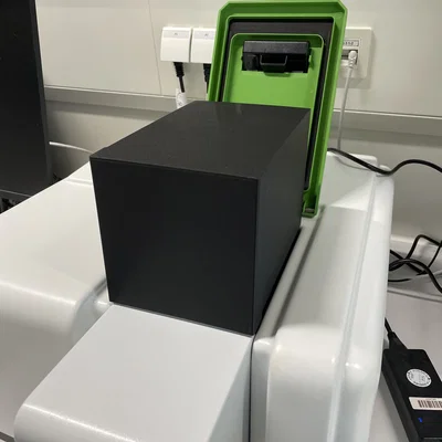 Nắp mở rộng cho cuvette cổ dài trên máy UV/Vis PerkinElmer Lambda 365