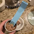 Dụng cụ 2 trong 1: Khui nắp lon và muỗng múc thức ăn cho mèo - Thumbnail 2