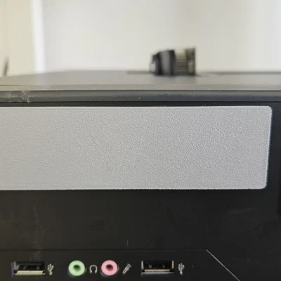 Nắp che khay 3.5" mặt trước PC (Generic Front Panel Cover) - dạng snap-in