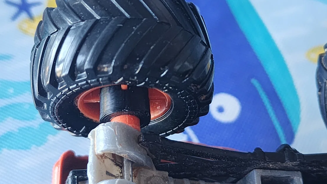 Sửa trục (axle) bị gãy cho Monster Jam monster truck - Image 1