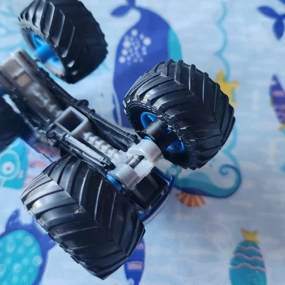 Sửa trục (axle) bị gãy cho Monster Jam monster truck
