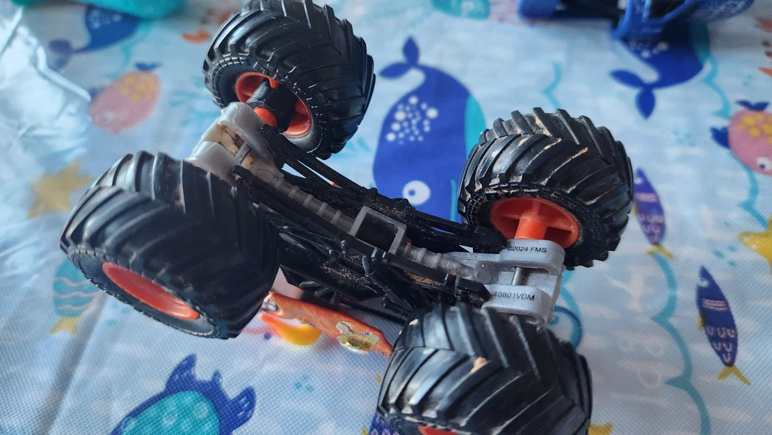 Sửa trục (axle) bị gãy cho Monster Jam monster truck - Image 4