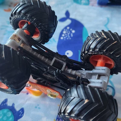 Sửa trục (axle) bị gãy cho Monster Jam monster truck