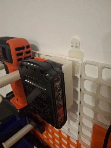 Giá đỡ pin Black & Decker 18V Li-ion kèm multiconnect cho opengrid - Image 1