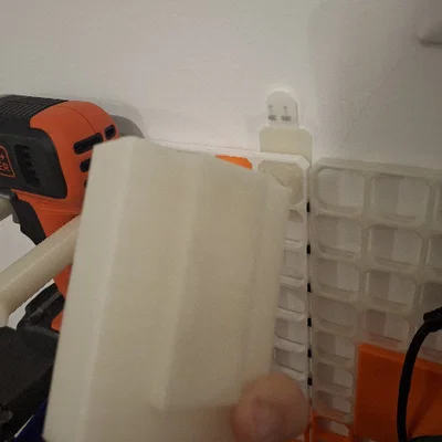 Giá đỡ pin Black & Decker 18V Li-ion kèm multiconnect cho opengrid