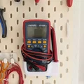 Giá đỡ đồng hồ vạn năng AstroAI DT132A cho bảng SKADIS - Thumbnail 1