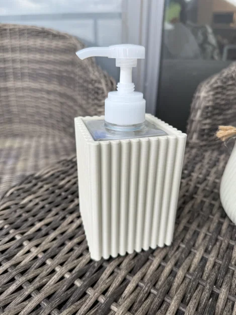 Vỏ/Ống chứa gân cho chai refill Muji PET 400 mL (Ribbed Hand Soap Sleeve) - Image 1