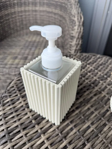 Vỏ/Ống chứa gân cho chai refill Muji PET 400 mL (Ribbed Hand Soap Sleeve) - Image 2