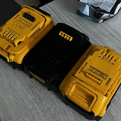 Lẫy khóa pin DeWalt: Hướng dẫn sửa chữa pin 20V bằng in 3D