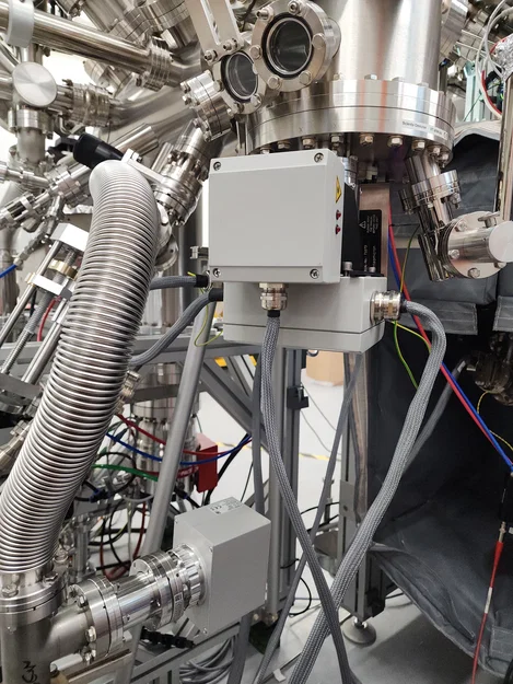 Giá đỡ Preamp cho ScientaOmicron VT-AFM XA giúp quản lý dây cáp - Image 3