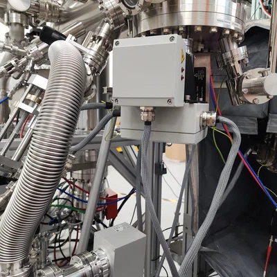 Giá đỡ Preamp cho ScientaOmicron VT-AFM XA giúp quản lý dây cáp