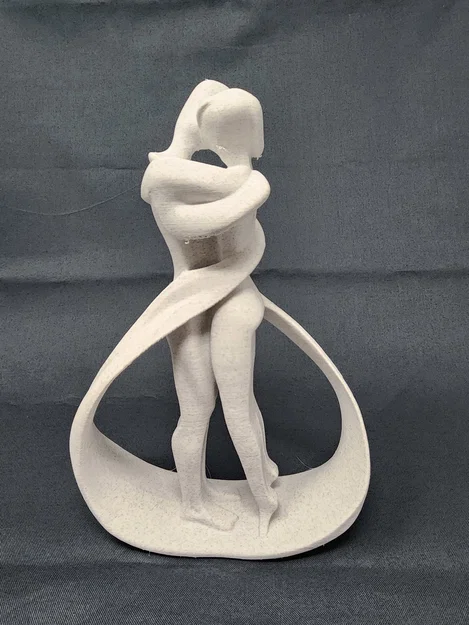 Tượng nghệ thuật 3D The Embrace: Biểu tượng tình yêu tinh tế - Image 1