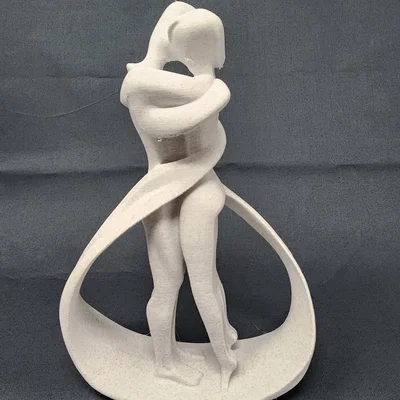 Tượng nghệ thuật 3D The Embrace: Biểu tượng tình yêu tinh tế