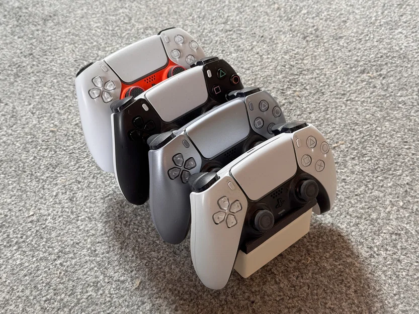 Giá đỡ 4 tay cầm PlayStation DualSense trên hệ đế Gridfinity 5x2 - Image 1