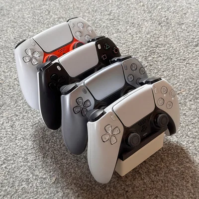 Giá đỡ 4 tay cầm PlayStation DualSense trên hệ đế Gridfinity 5x2