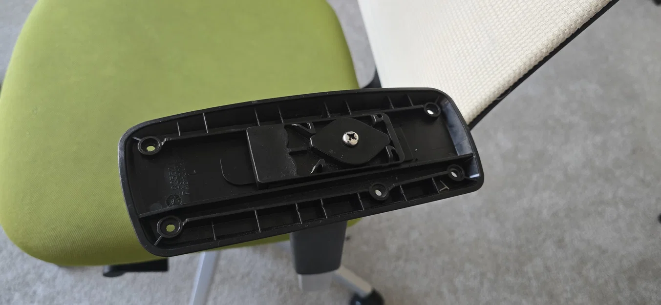 Miếng Armpad Thay Thế Cho Ghế Steelcase Reply - Image 3