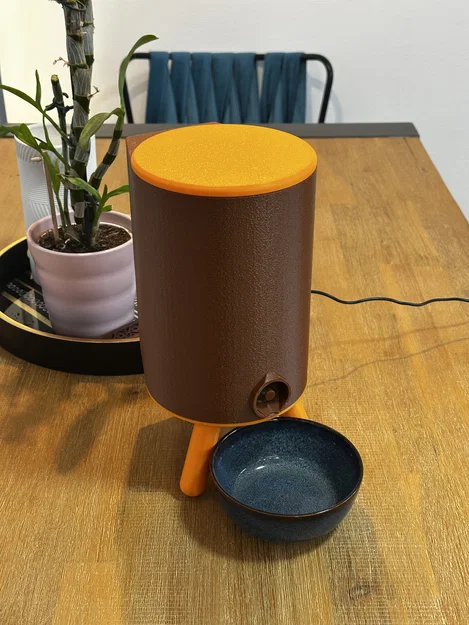 Máy nhả thức ăn cho mèo (Cat food dispenser) in 3D - Image 1
