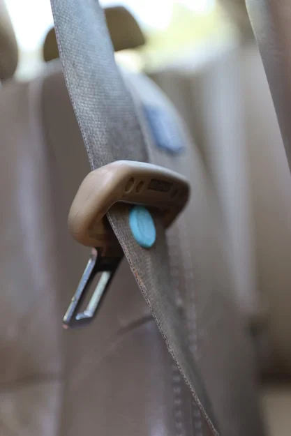 Chặn Khóa Dây An Toàn (Seatbelt Buckle Stopper) - Image 1