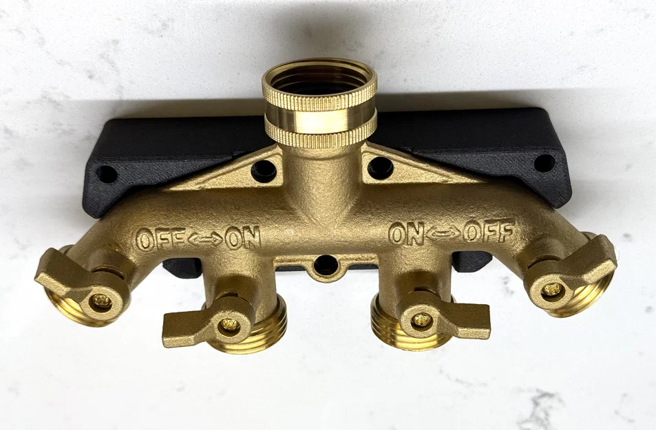 Giá đỡ lắp tường cho bộ chia vòi vườn 4 ngả (garden hose manifold/splitter) - Image 1