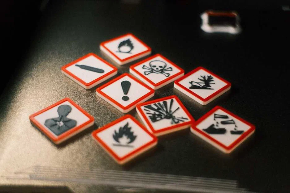 ChemLab Magnets – Nam châm cảnh báo GHS màu đỏ - Image 1