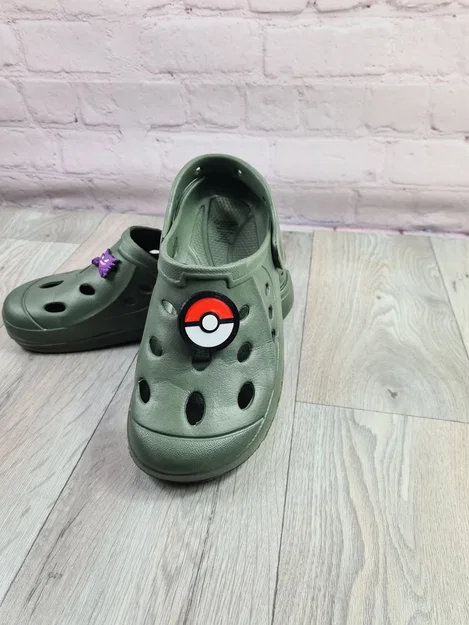 Phụ kiện trang trí Crocs hình Pokeball in 3D độc đáo - Image 1