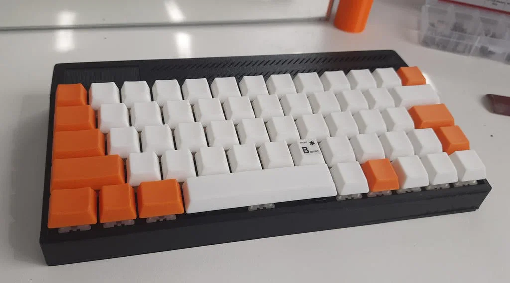 Vỏ bàn phím máy tính dạng nêm phong cách retro - Image 1