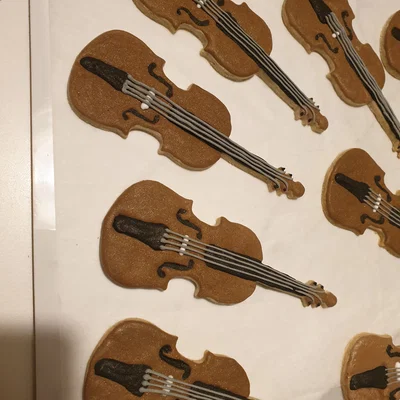 Khuôn cắt bánh quy hình đàn Violin độc đáo cho tiệc âm nhạc
