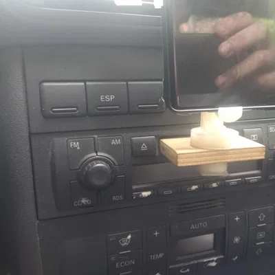 Giá đỡ điện thoại ô tô universal gắn khe CD (tương thích VW/Audi)