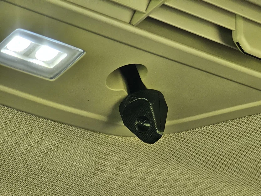 Lỗ gắn mắt Volkswagen Multivan T7 lên trần xe - Image 1