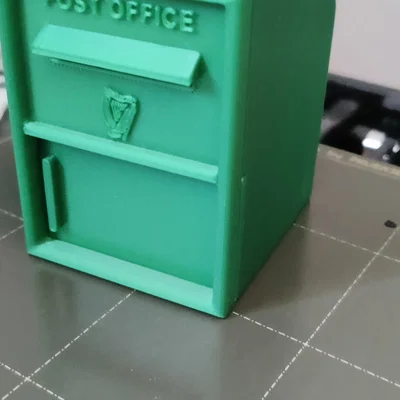 Hộp tiết kiệm hình thùng thư Ireland (Irish Postbox money box)