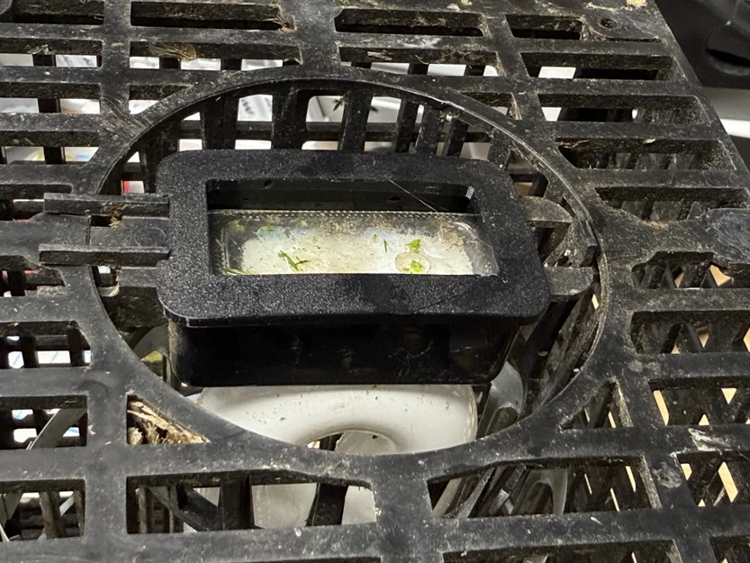 Giá giữ Octenol Attractant cho Flowtron Mosquito Magnets - Image 1