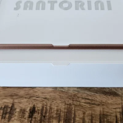 Santorini - Cơ chế khóa nắp & gờ định hướng tầng 3