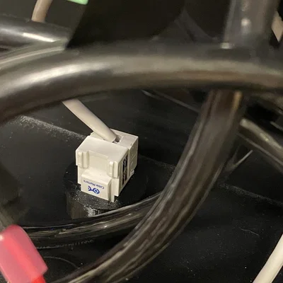 Giá gắn keystone jack RJ45 cho lỗ đục 3/4 inch
