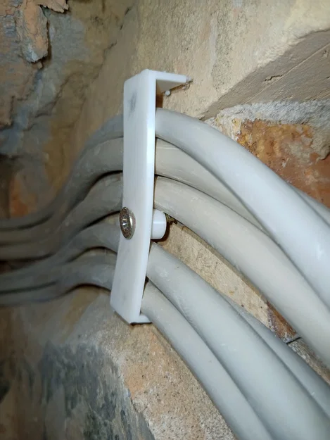 Kẹp giữ cáp NYM 4 lỗ, đóng 1 hoặc 2 đinh - Image 2