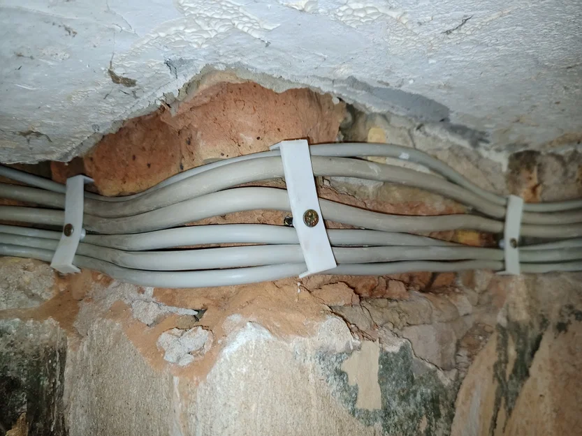Kẹp giữ cáp NYM 4 lỗ, đóng 1 hoặc 2 đinh - Image 3