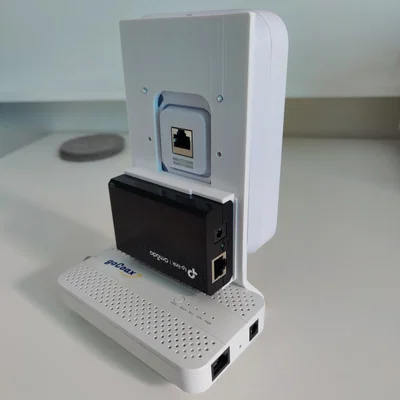 Giá đỡ để bàn cho UniFi In-Wall kèm PoE Injector và GoCoax