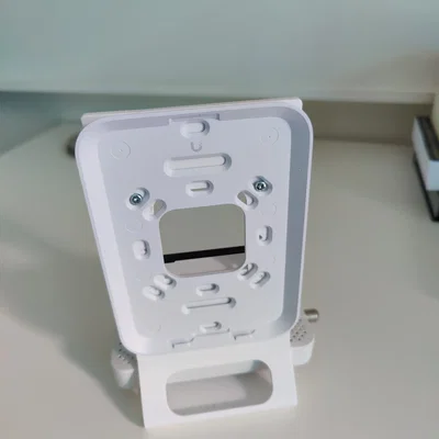 Giá đỡ để bàn cho UniFi In-Wall kèm PoE Injector và GoCoax