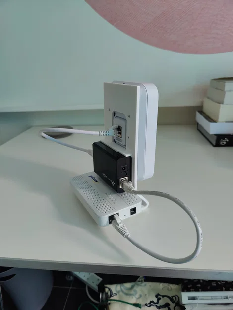 Giá đỡ để bàn cho UniFi In-Wall kèm PoE Injector và GoCoax - Image 6