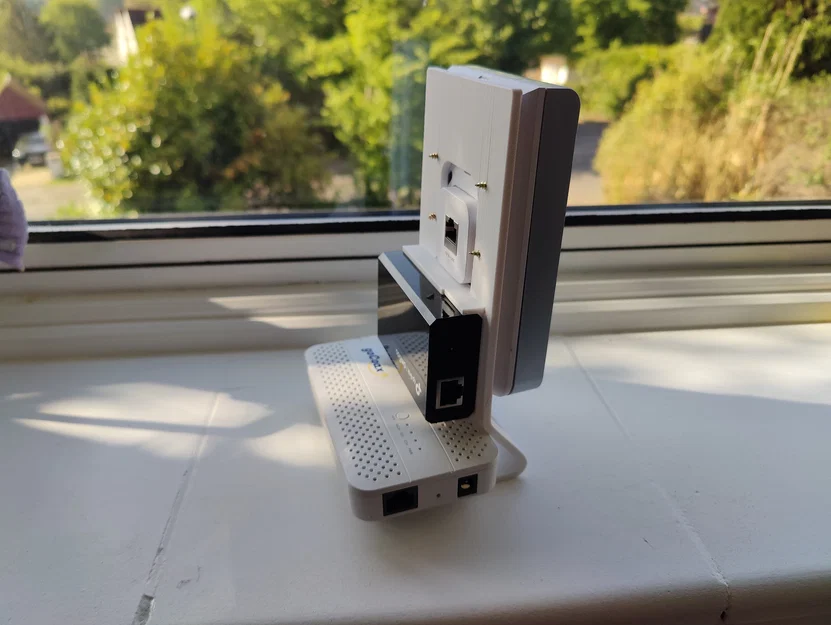Giá đỡ để bàn cho UniFi In-Wall kèm PoE Injector và GoCoax - Image 9
