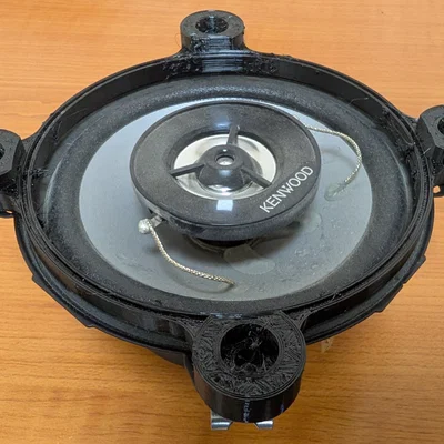 Cữ kê/nâng loa sau R5 (Rear Speaker Spacer/Raiser)