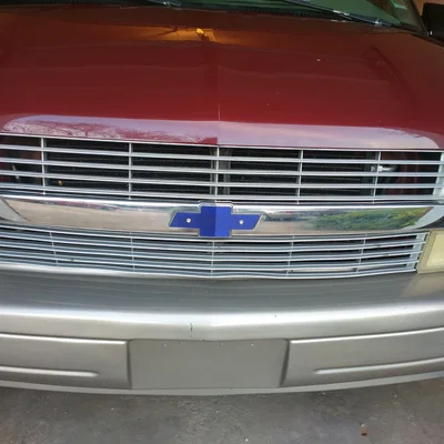 Logo bowtie Chevrolet Astro 2004 (emblem thay thế cho ca-lăng trước)