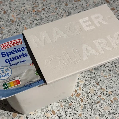 Nắp đậy thông minh cho hộp sữa chua Quark (Universal Lid)