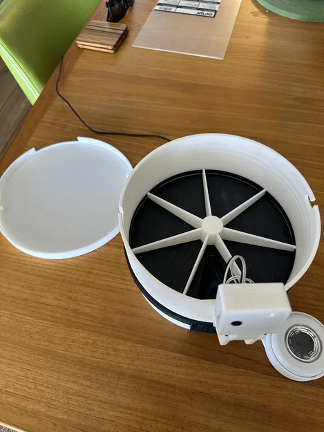 Treat Cam: Máy nhả bánh tự động kèm chụp hình khi thú cưng bấm nút - Image 7