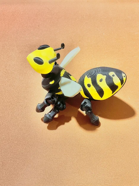 Mô hình ong bắp cày Articulated Wasp in 3D linh hoạt - Image 2