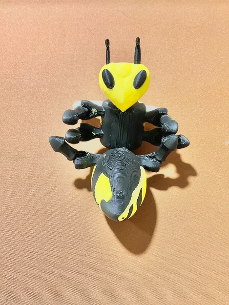 Mô hình ong bắp cày Articulated Wasp in 3D linh hoạt - Image 3