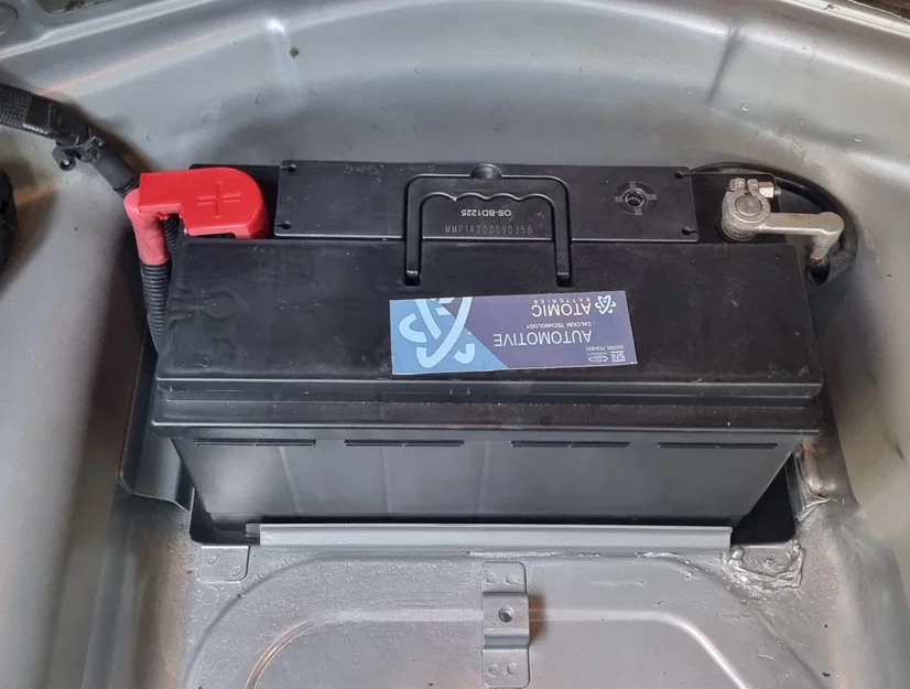 Nắp che cọc bình ắc quy Audi RS4 (Battery Terminal Cover) - Image 1
