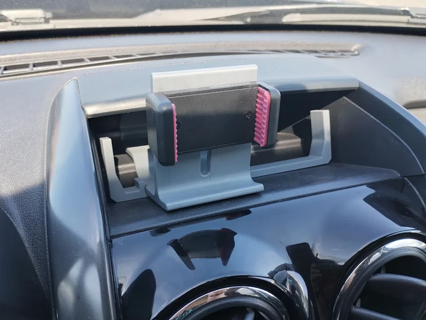 Giá đỡ điện thoại cho khoang táp-lô Dacia Duster (Dacia Duster Cockpit Phone Holder) - Image 1