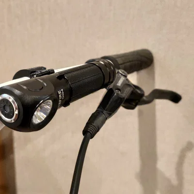 Ngàm kẹp gắn đèn pha LED/đèn pin (torch) cho xe đạp