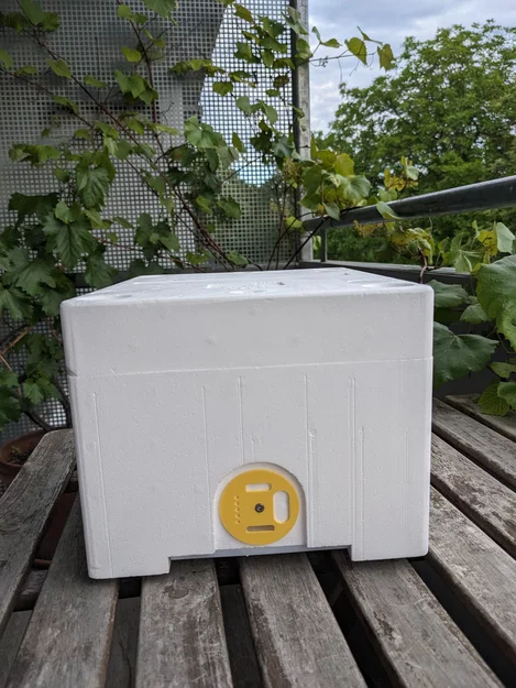 Cửa ra vào cho thùng ong chúa giao phối (Bee nuc mating hive entrance) - Image 1